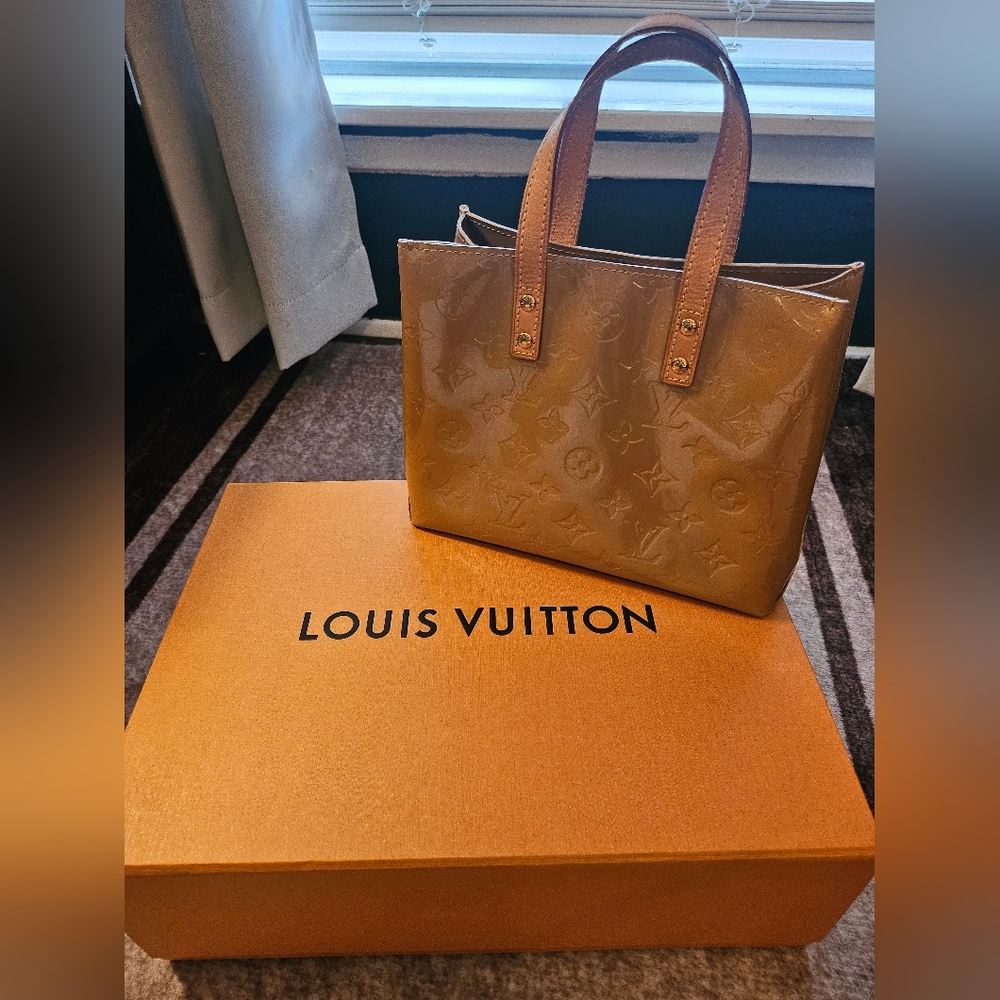 Louis Vuitton Vernis Handbag
